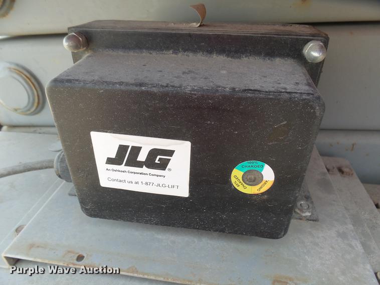 image for item DX9186 2000 Mec 2033ES scissor lift