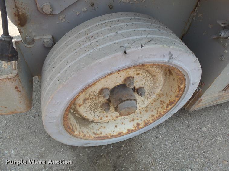 image for item DX9186 2000 Mec 2033ES scissor lift