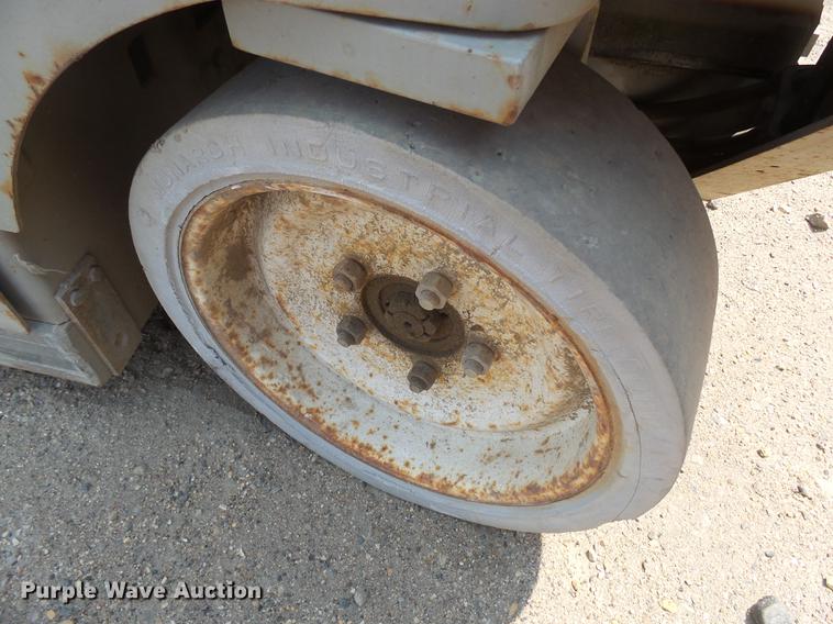 image for item DX9186 2000 Mec 2033ES scissor lift