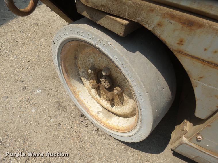 image for item DX9186 2000 Mec 2033ES scissor lift