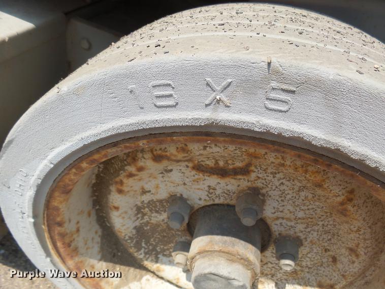 image for item DX9186 2000 Mec 2033ES scissor lift