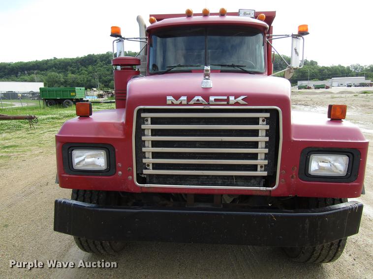 image for item EU9679 1996 Mack RD688S dump truck