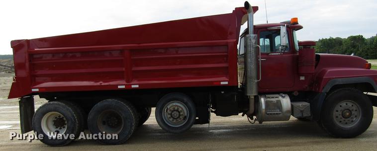 image for item EU9679 1996 Mack RD688S dump truck