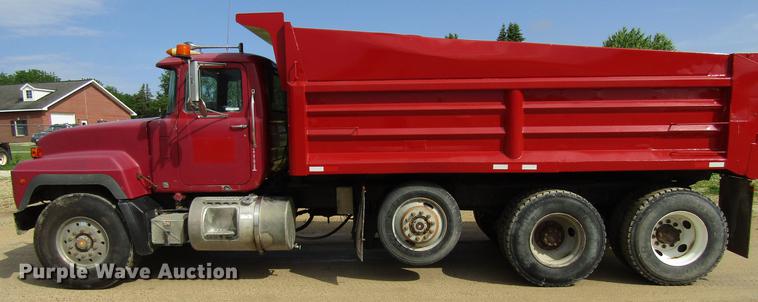 image for item EU9679 1996 Mack RD688S dump truck