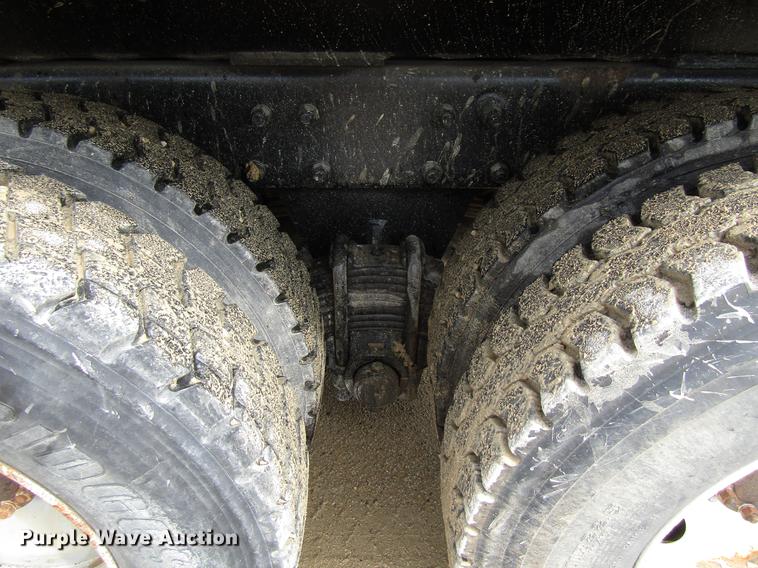 image for item EU9679 1996 Mack RD688S dump truck