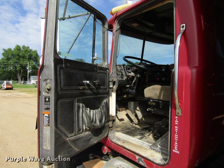 image for item EU9679 1996 Mack RD688S dump truck