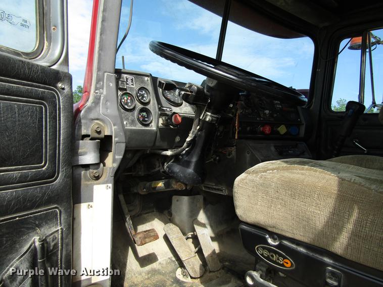 image for item EU9679 1996 Mack RD688S dump truck