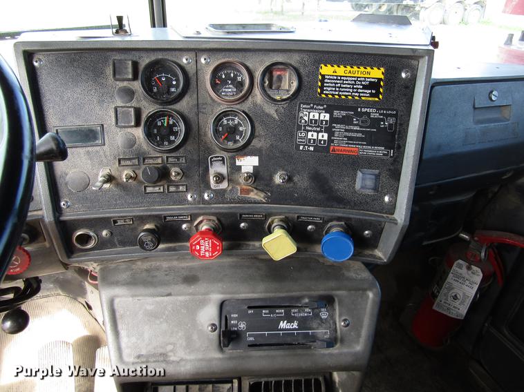 image for item EU9679 1996 Mack RD688S dump truck