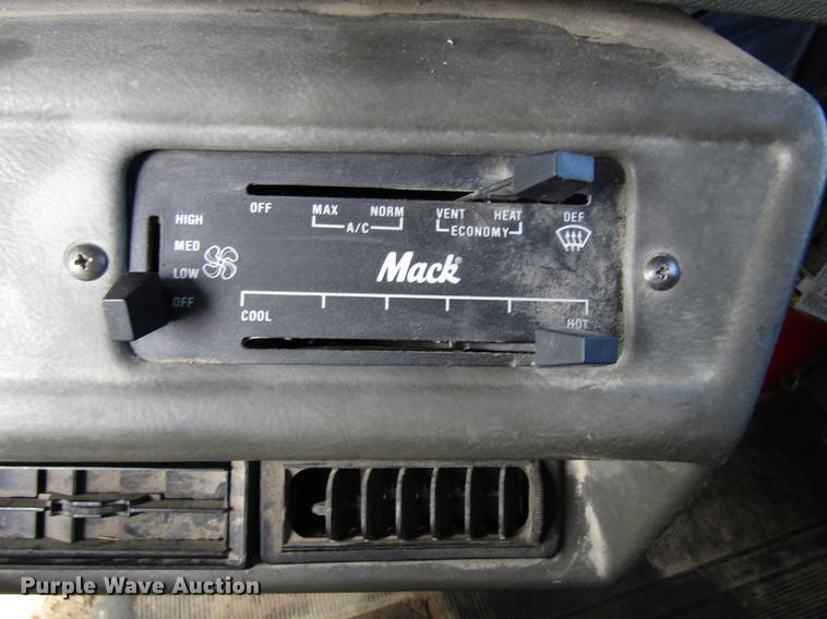 image for item EU9679 1996 Mack RD688S dump truck