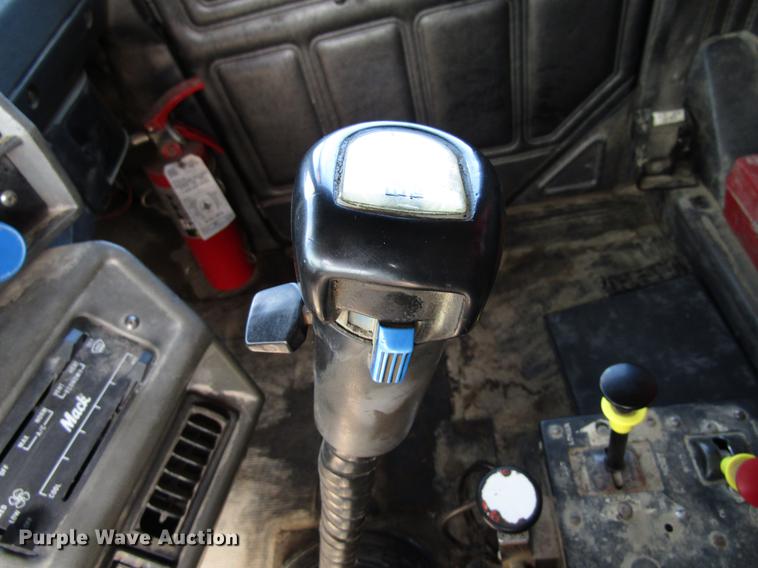 image for item EU9679 1996 Mack RD688S dump truck