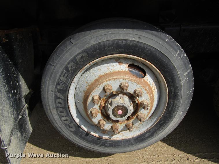 image for item EU9679 1996 Mack RD688S dump truck