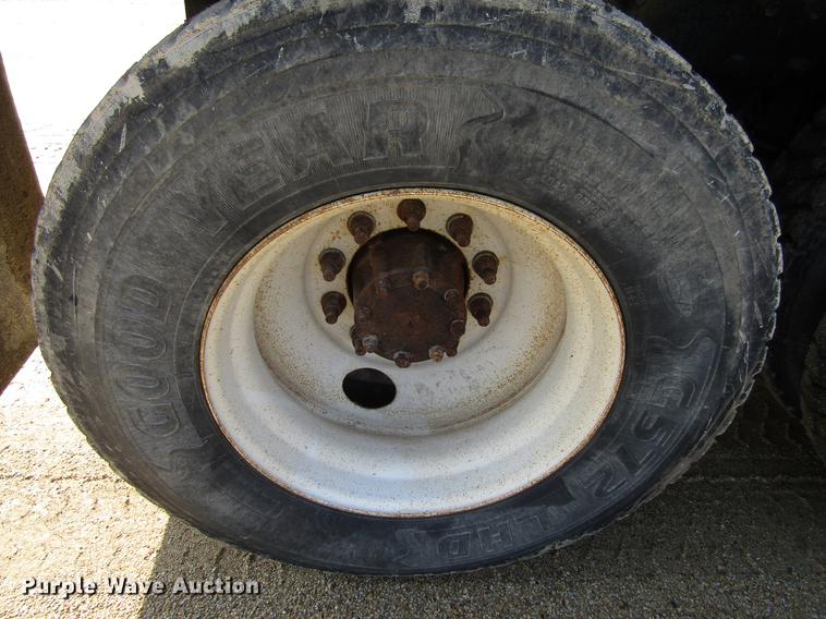 image for item EU9679 1996 Mack RD688S dump truck