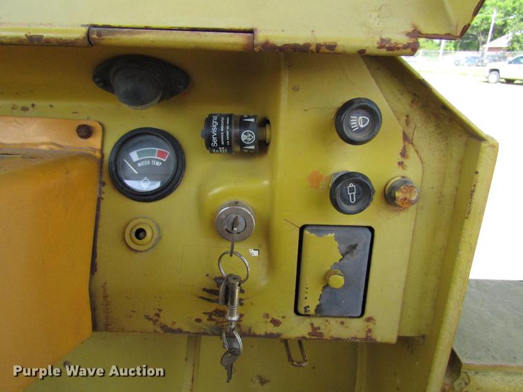 image for item EU9681 1985 Komatsu D31P-17 dozer