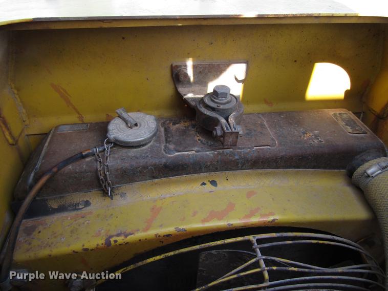 image for item EU9681 1985 Komatsu D31P-17 dozer