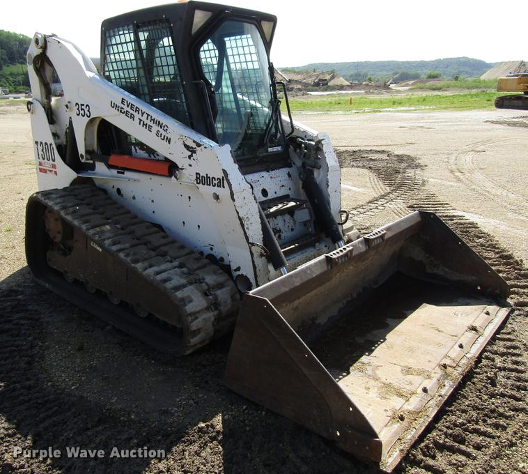image for item EU9682 2005 Bobcat T300 skid steer