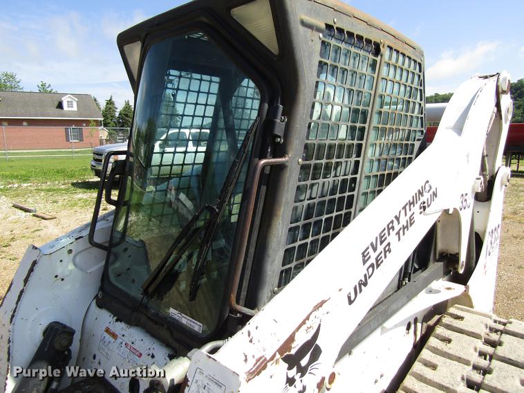 image for item EU9682 2005 Bobcat T300 skid steer