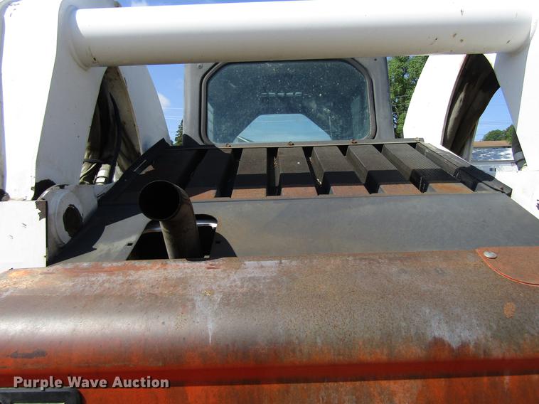 image for item EU9682 2005 Bobcat T300 skid steer