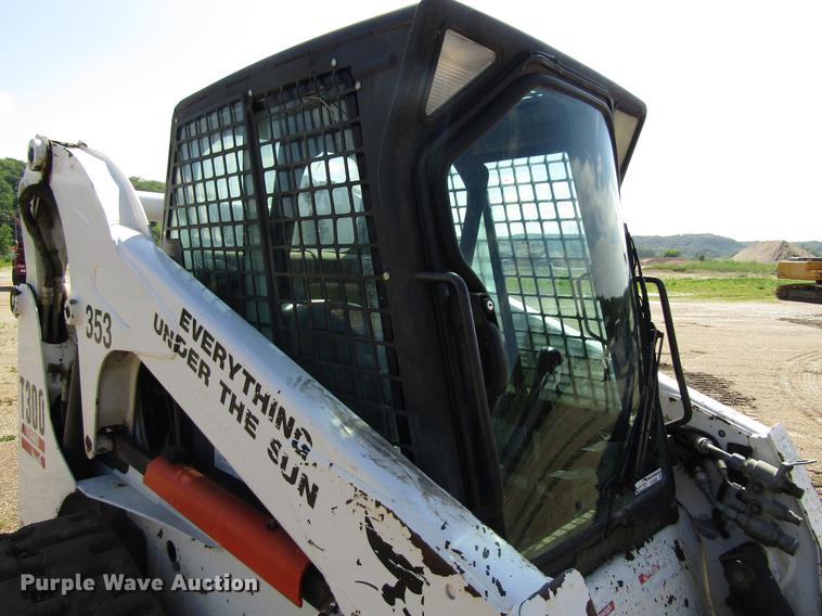 image for item EU9682 2005 Bobcat T300 skid steer