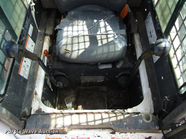 image for item EU9682 2005 Bobcat T300 skid steer