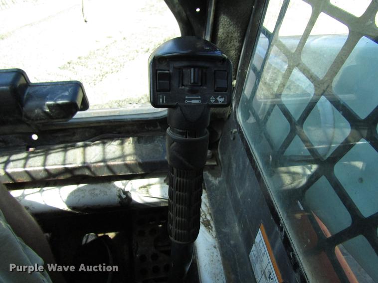 image for item EU9682 2005 Bobcat T300 skid steer