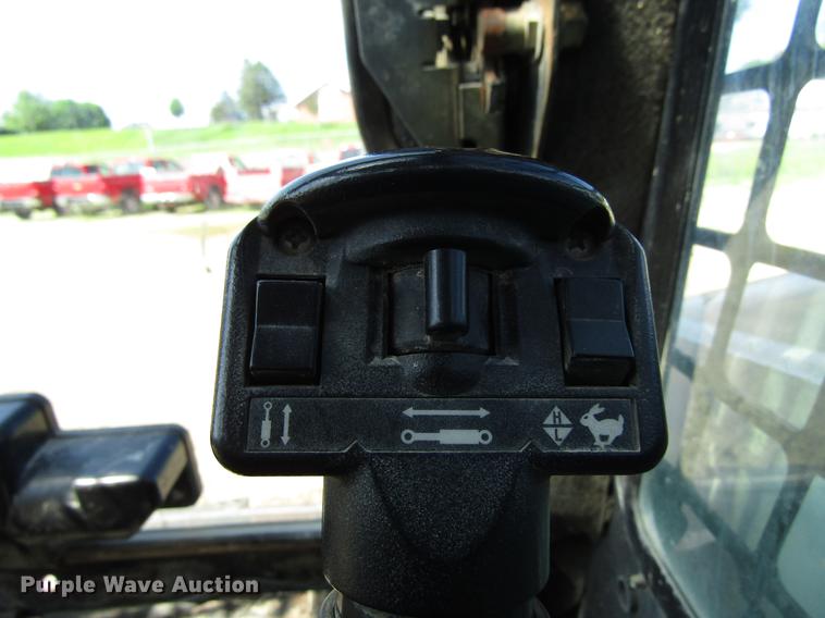 image for item EU9682 2005 Bobcat T300 skid steer