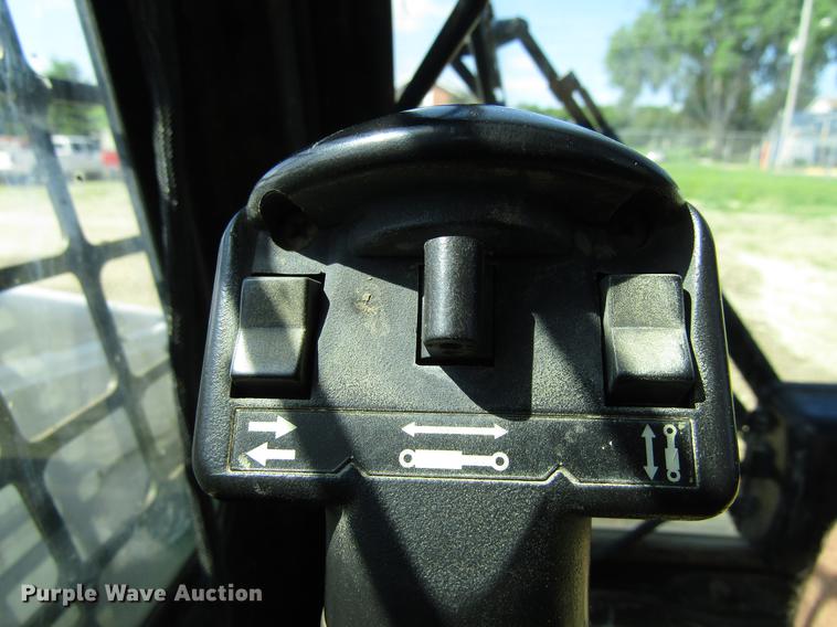 image for item EU9682 2005 Bobcat T300 skid steer