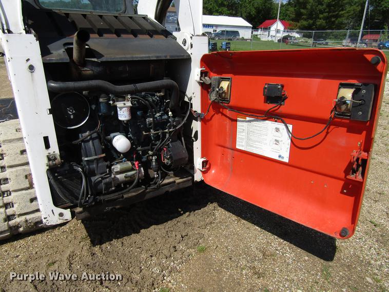 image for item EU9682 2005 Bobcat T300 skid steer