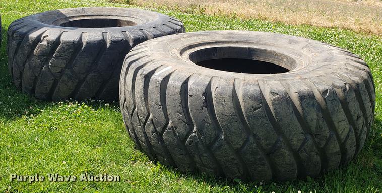 image for item EU9780 (2) 29.5-35 tires