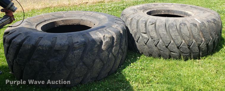 image for item EU9780 (2) 29.5-35 tires