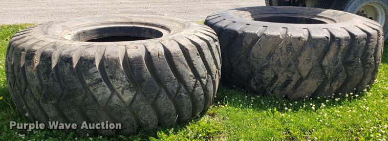 image for item EU9780 (2) 29.5-35 tires
