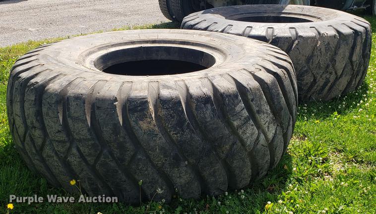 image for item EU9780 (2) 29.5-35 tires