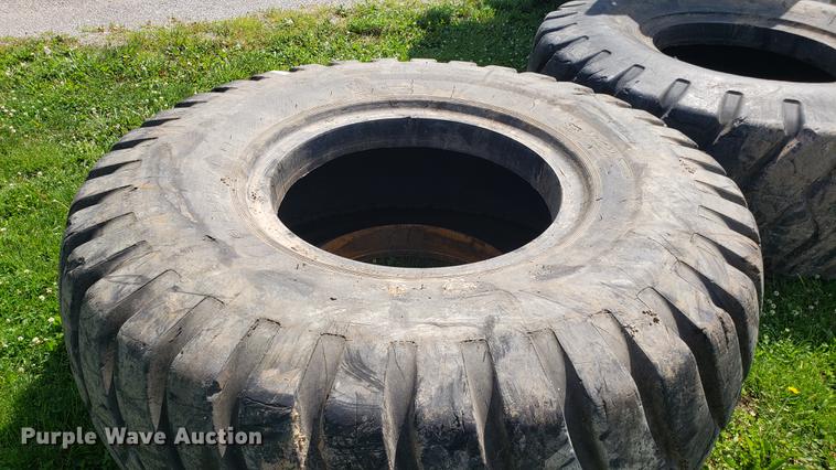 image for item EU9780 (2) 29.5-35 tires