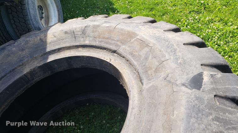 image for item EU9780 (2) 29.5-35 tires
