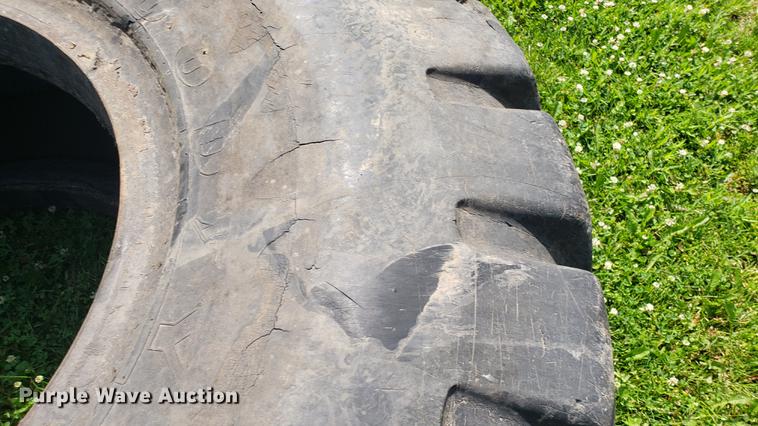 image for item EU9780 (2) 29.5-35 tires