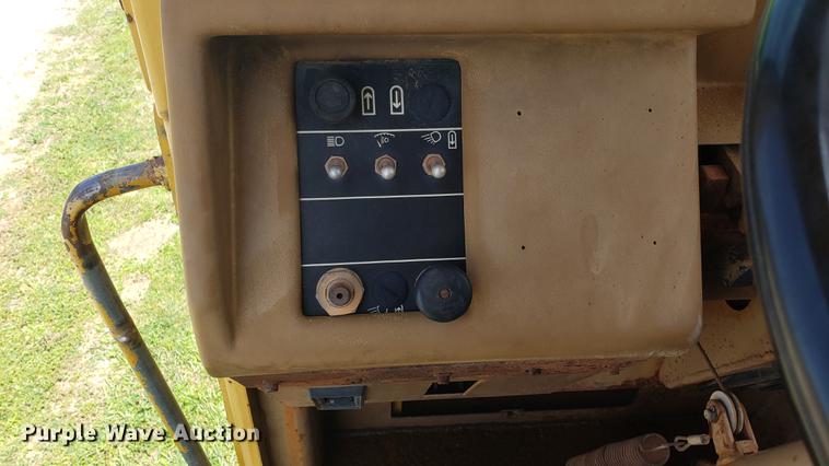 image for item EU9782 1987 Caterpillar 621E conventional scraper