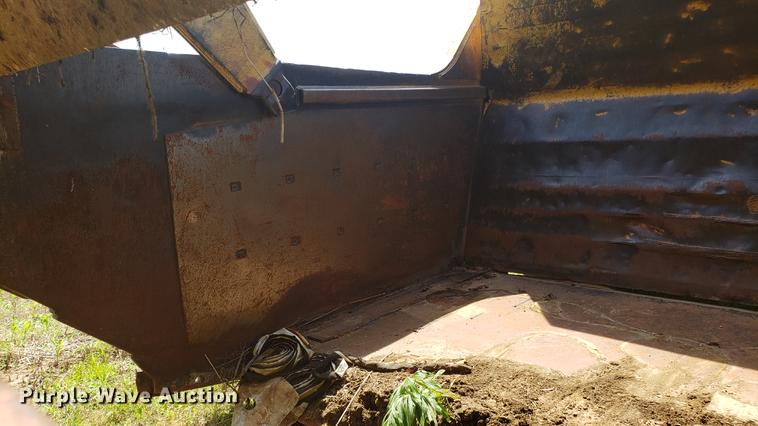 image for item EU9782 1987 Caterpillar 621E conventional scraper