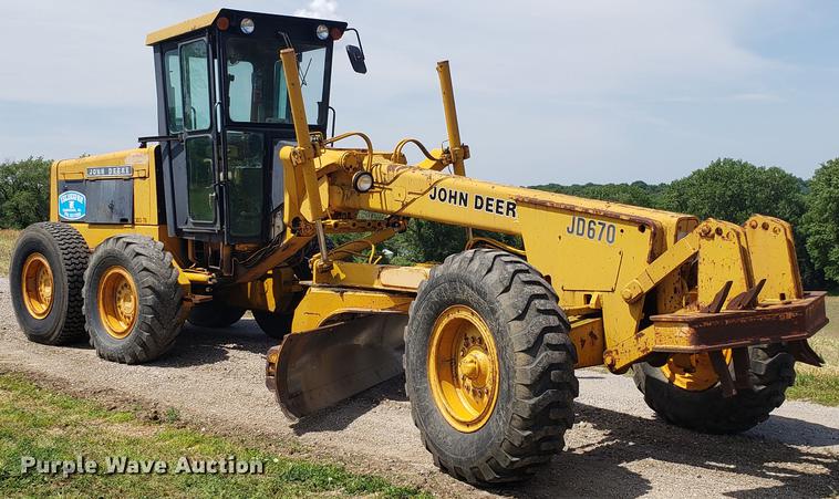 image for item EU9783 John Deere 670 motor grader