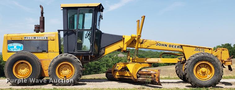 image for item EU9783 John Deere 670 motor grader
