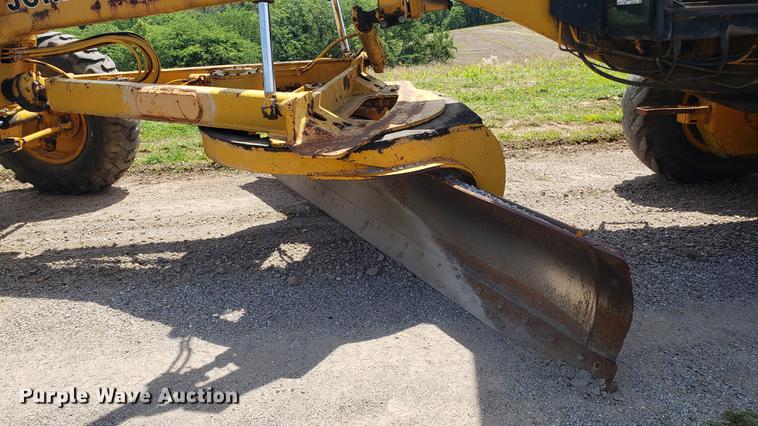 image for item EU9783 John Deere 670 motor grader