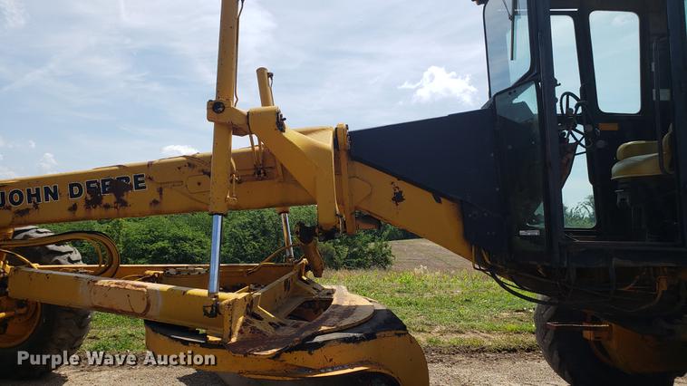 image for item EU9783 John Deere 670 motor grader