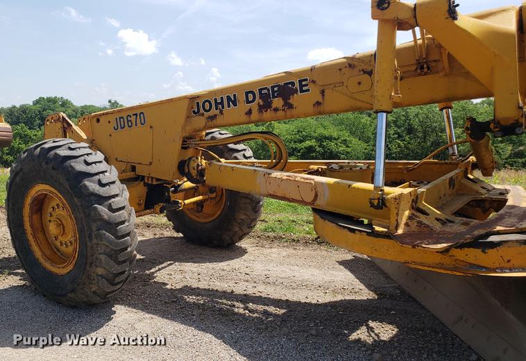 image for item EU9783 John Deere 670 motor grader