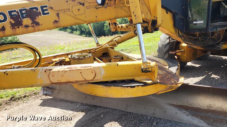 image for item EU9783 John Deere 670 motor grader