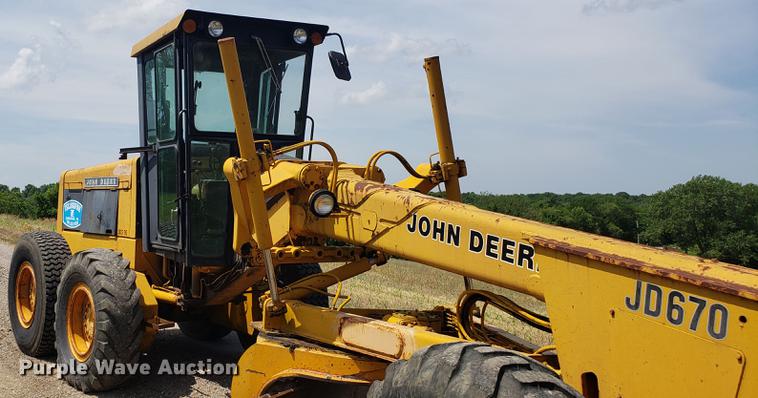 image for item EU9783 John Deere 670 motor grader