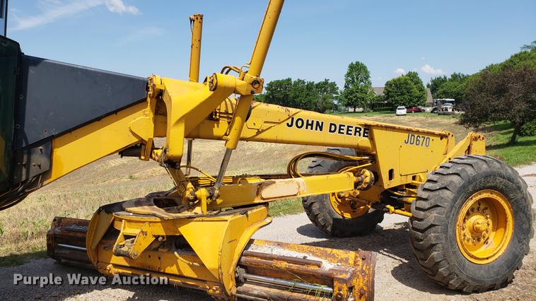 image for item EU9783 John Deere 670 motor grader