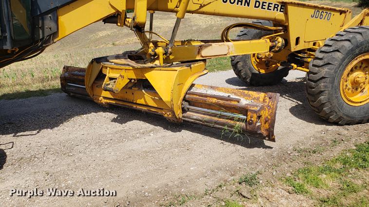 image for item EU9783 John Deere 670 motor grader
