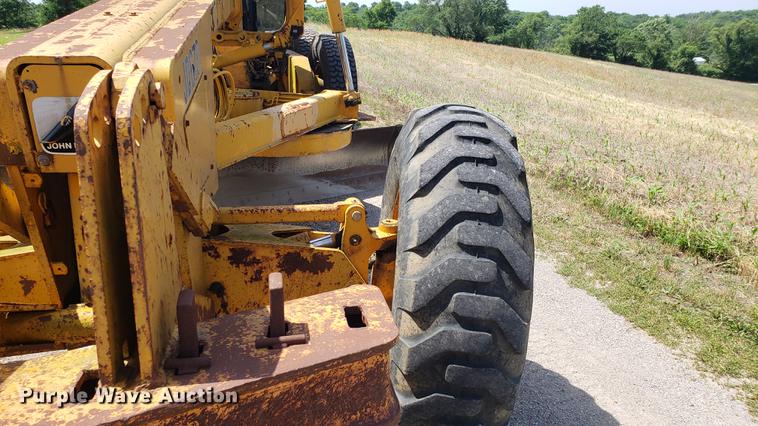 image for item EU9783 John Deere 670 motor grader