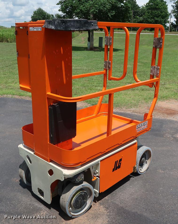 image for item FE9675 2010 JLG 1230ES vertical lift