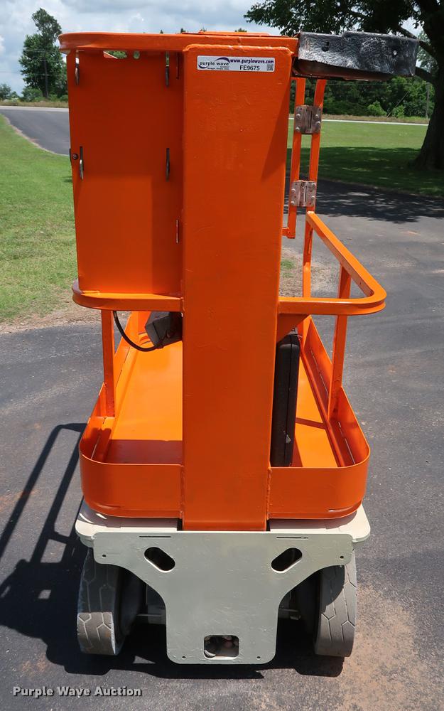 image for item FE9675 2010 JLG 1230ES vertical lift