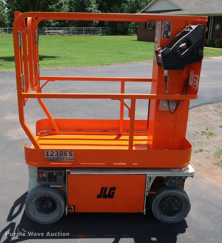 image for item FE9675 2010 JLG 1230ES vertical lift