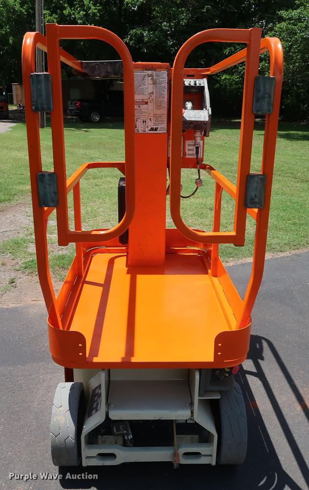 image for item FE9675 2010 JLG 1230ES vertical lift